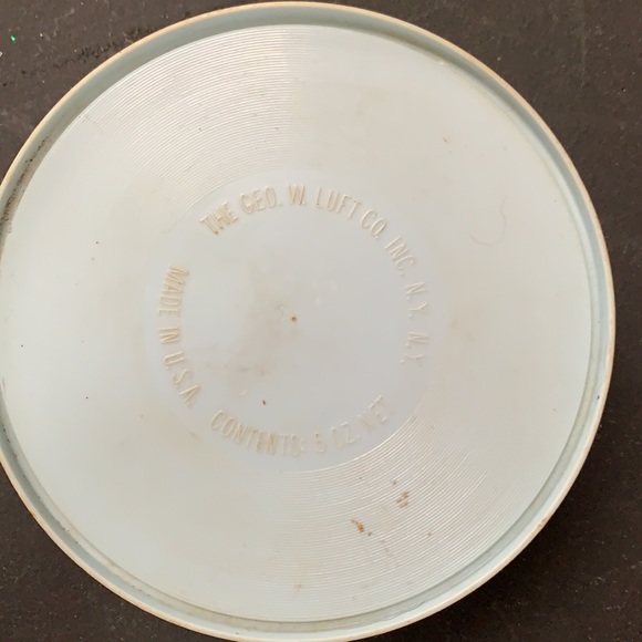 Vintage Powder Container - Picture 2 of 5